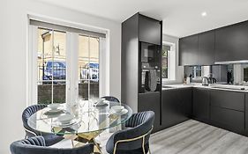 Elegant Apartments In Staines L Free Onsite Parking